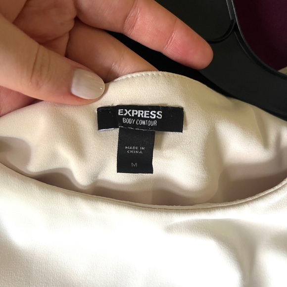 Express - Body Contour Cropped Tee - Picture 2 of 3